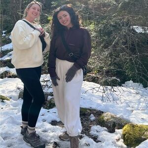 White comfy jogger pants knit medium